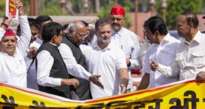 संसद में नरेंद्र गायब, देश में सिलेंडर गायब