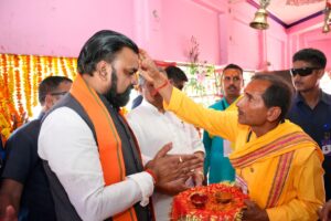 खगड़िया में मां कात्यायनी के दरबार पहुंचे सम्राट