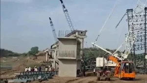 आंधी बनी काल