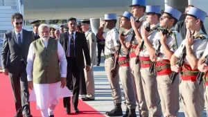 यूरोप दौरे पर पीएम मोदी: मैक्रों से मुलाकात