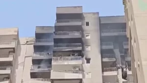 नोएडा की हाई-राइज सोसाइटी में भीषण आग, 21वीं