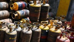 1 सितंबर से कमर्शियल LPG सिलेंडर महंगा