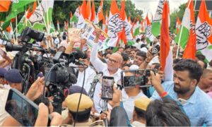 CEC के इस्तीफे की मांग