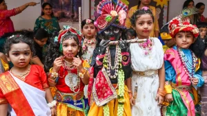 जन्माष्टमी की धूम से सराबोर हुआ देश, कृष्ण मंदिरों में