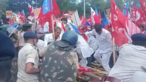 पटना में CPI के राजभवन मार्च के दौरान हंगामा