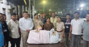 नेहा, काजल के बाद अब मीना! तेजस राजधानी के