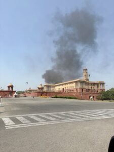 दिल्ली के नॉर्थ ब्लॉक में आग से मचा हड़कंप