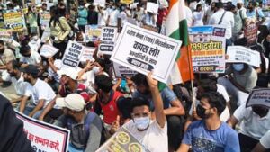 पटना में दरोगा अभ्यर्थियों का हंगामा