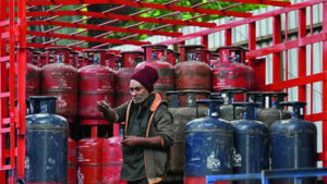 कमर्शियल LPG सिलेंडर 62.50 रुपये महंगा